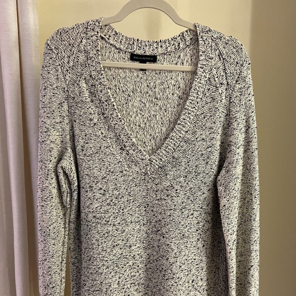 Banana Republic Cotton/Wool Blend Knit V-Neck Long Sweater, Black/White, Size M